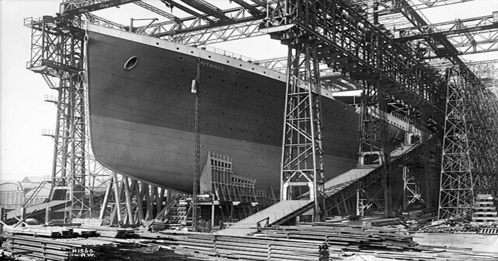 Titanic během konstrukce.