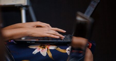 Plánujete letos jet na dovolenou? Hlavně si neobjednávejte ubytování přes tento web, žena tak přišla o desetitisíce