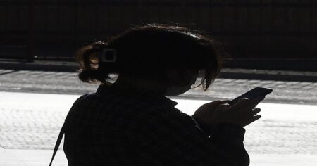 Napsal jí kamarád zprávu, ve které ji žádal o telefonní číslo, tak mu ho dala. Brzy kvůli tomu přišla o 20 000 Kč