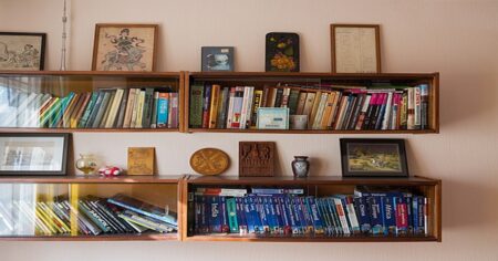 Podívejte se do police, zda tam nemáte jednu z vzácných knížek. Sběratelé vám za ně utrhnou ruce, mají hodnotu statisíců korun