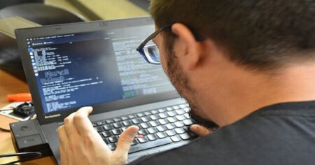 Čechům byly ukradeny údaje k e-mailovým adresám, možná i vám. Je nutné okamžitě jednat, škody mohou být obrovské