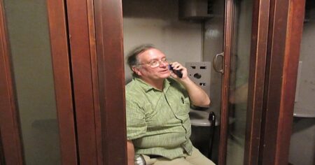 Telefonát z banky se může vymstít. Žena z Rychnovska kvůli tomu nedávno přišla o 400 000 Kč. Hrozí to i dalším lidem