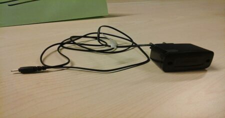 Životu nebezpečná nabíječka na telefon: Kdo ji má doma, musí ji vyhodit. Prodávala se ve velkém, teď se o ní zjistila pravda