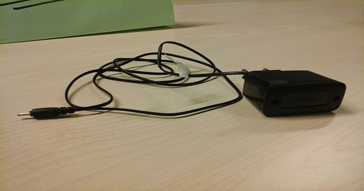 Životu nebezpečná nabíječka na telefon: Kdo ji má doma, musí ji vyhodit. Prodávala se ve velkém, teď se o ní zjistila pravda