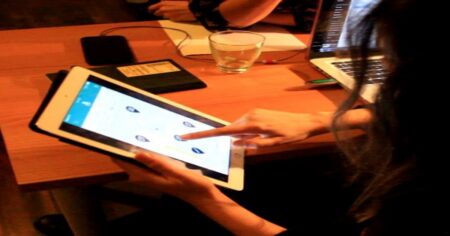 Nemáte náhodou ve svém telefonu závadnou mobilní aplikaci? Lidé kvůli ní přichází denně o tisíce korun