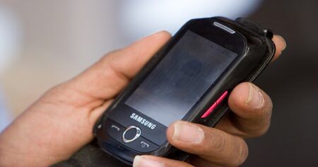 Zvedl špatný telefonát, přišel o 4 miliony korun: Muž z Hodonínska varuje před novým podvodem