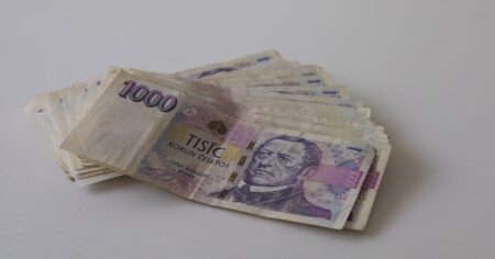 České banky v problémech: Klienti přichází o stovky tisíc korun, možná se to brzy stane i vám