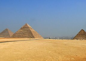 Egypťané postavili pyramidy