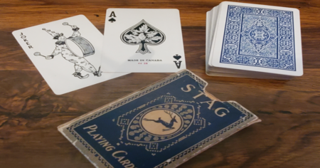 Neleží vám doma hrací karty? Kdysi je mělo každé dítě, dnes se dají speciálně vytisknuté kousky prodat za statisíce korun