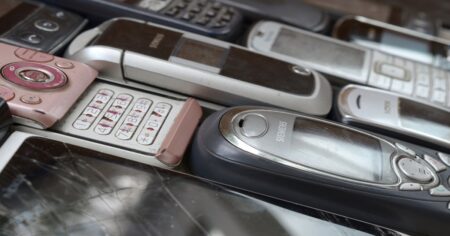 Nemáte doma náhodou jeden z těchto starších telefonů? Jde o raritní kousky, sběratelé za ně zaplatí 50 000 Kč