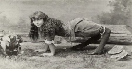 Velbloudí dívka Ella Harper: Vystupovala v cirkusech, aby si vydělala na vzdělávání