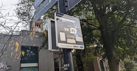 Jedno připojení na tuto wifi síť a člověk přijde o peníze na bankovním účtu. Nachytala se už hromada Čechů