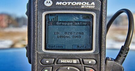 Za starý telefon po babičce 150 000 Kč: Za Motorolu zaplatí sběratelé statisíce, stačí se podívat, zda ji nemáte doma