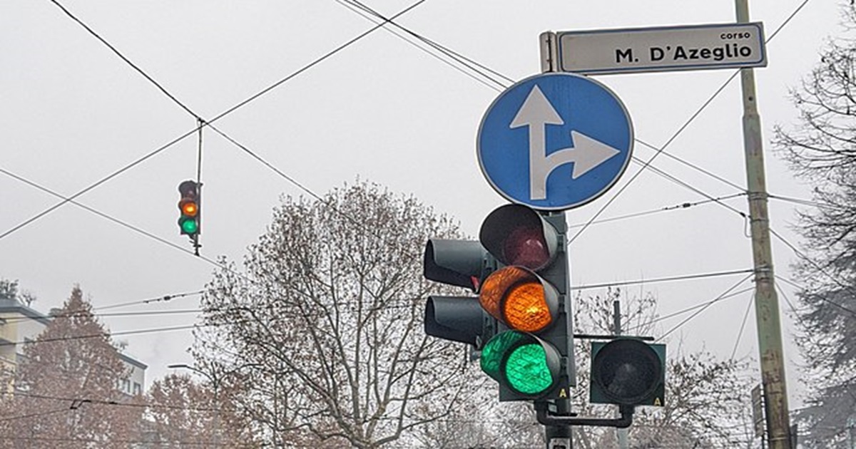 Semafory dostanou čtvrtou barvu: Bílé světlo slibuje větší bezpečnost na silnicích