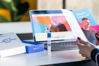 Povrchním dárkům odzvonilo – darujte blízkým DNA test.