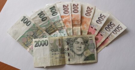 Kolik musíte vydělávat, abyste nepatřili mezi chudé Čechy? Nová čísla ukazují nepříjemnou realitu