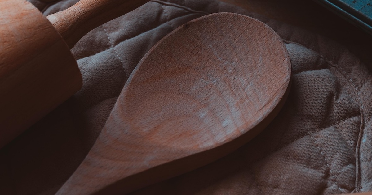 Skryté nebezpečí v kuchyni: Co odhalí dřevěná vařečka ve vroucí vodě