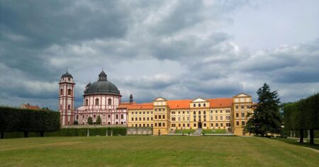 Moravské Versailles je slavné spíše v zahraničních prospektech. Češi o něm obvykle nevědí a výlety sem neplánují