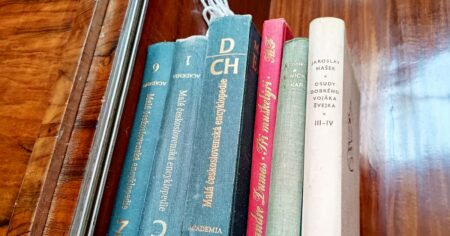 Zaprášená kniha z půdy může mít hodnotu desítek tisíc Kč. Lidé o tom nemají tušení