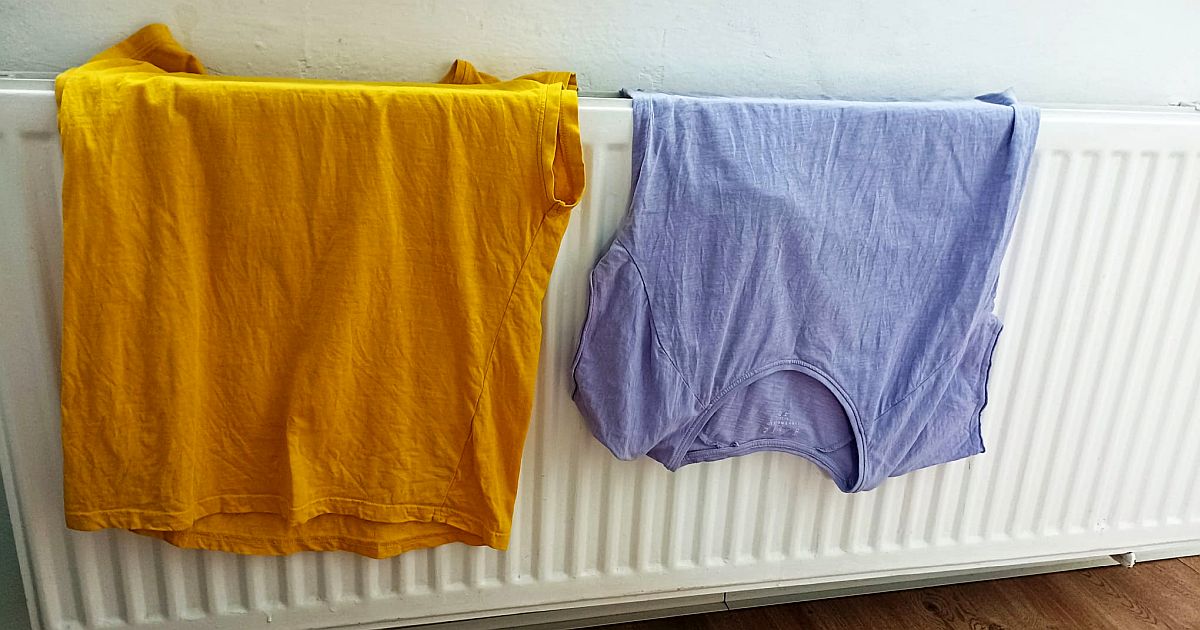 Češi při sušení prádla doma hrubě chybují. Dávat oblečení na topení není vůbec dobrý nápad