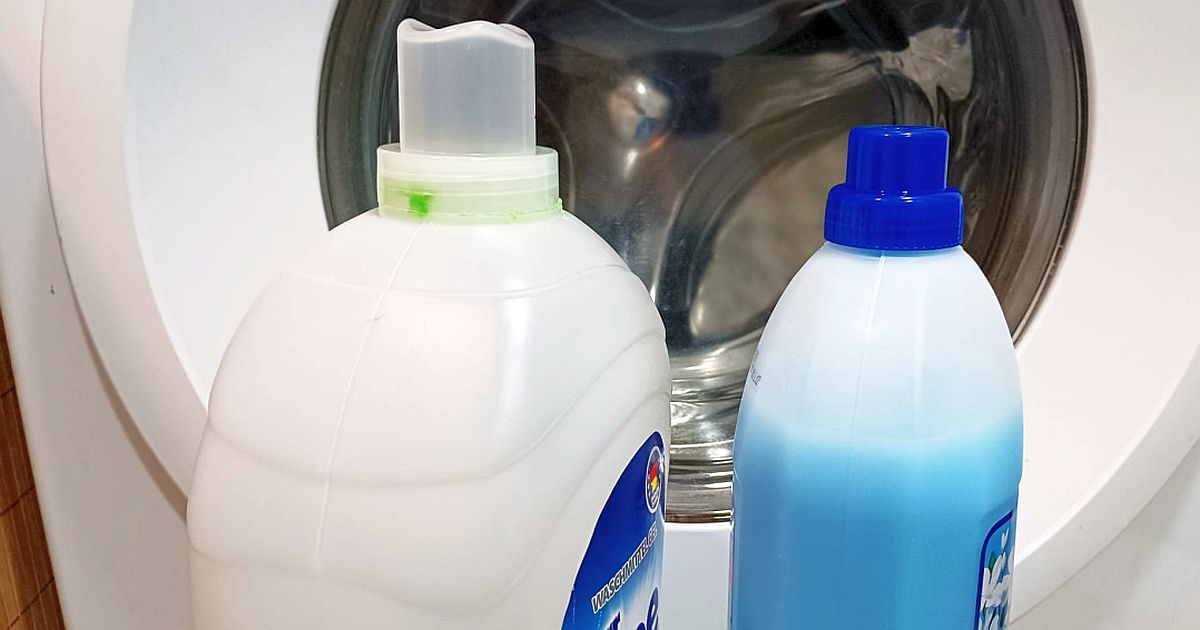 Odborníci testovali prací prášky: Levnější konkurence smetla drahé favority jako jsou Ariel nebo Persil