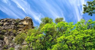 Evropská Havaj za zlomek ceny. Má sopky i horké prameny, ve kterých můžete relaxovat zdarma hodiny