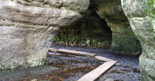 Lepší než přeplněný Český ráj. Češi objevují úchvatné pískovcové útvary jen pár kilometrů od hranic. Davy tu nečekejte