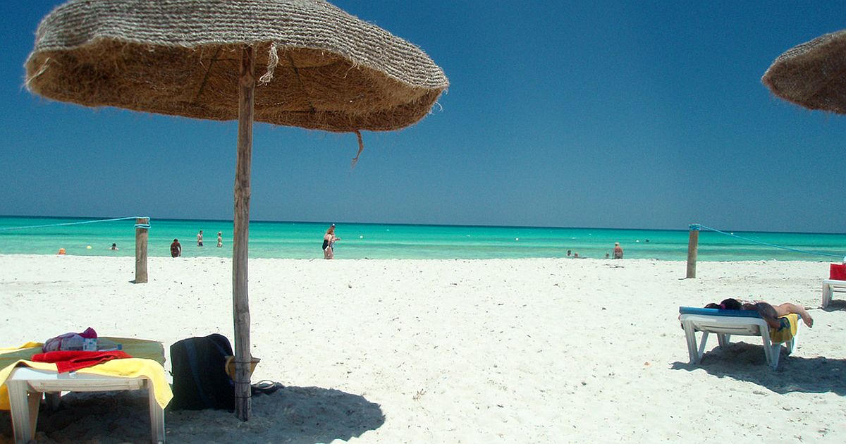 Levnější než Chorvatsko, ovšem s nádherně bílými plážemi a čistým mořem. Perla Středomoří naštěstí zatím zůstává stranou zájmu