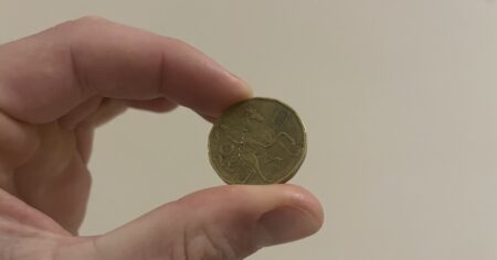 Obyčejná mince, neobyčejná cena: Dvacetikorunu je možné prodat skoro za 500 000 Kč