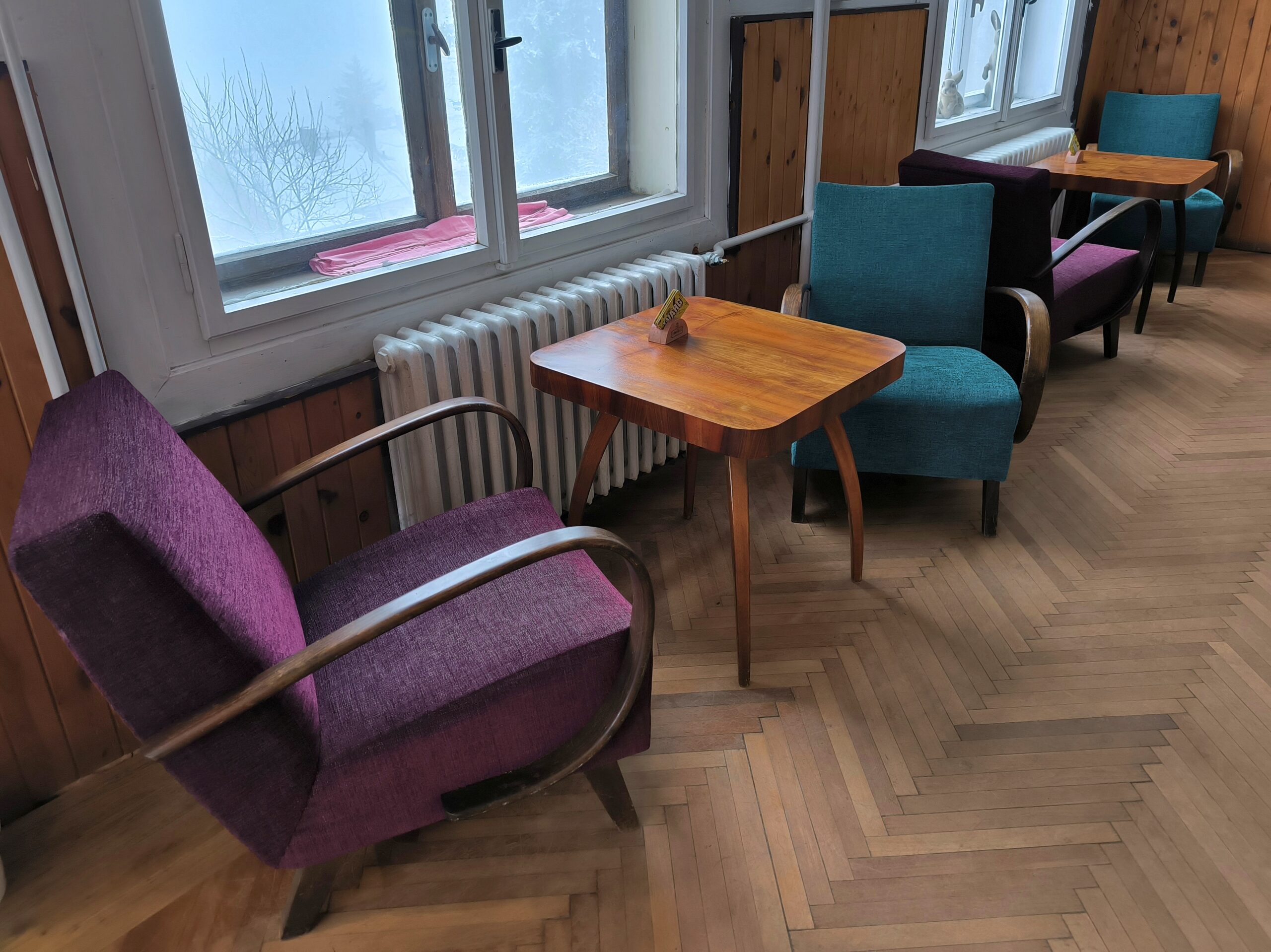 Nevyhazujte zbytečně jmění do popelnice. Vzácný nábytek může na první pohled vypadat obyčejně, opak je ale pravdou