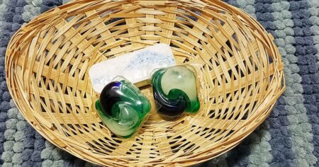 Nejlepší prací kapsle pod lupou. Odborníci zjistili, co opravdu pere a co je jen reklama