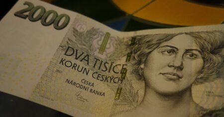 Zlatý poklad v peněžence: Obyčejné dvoutisícovky mají hodnotu až 10 tisíc korun