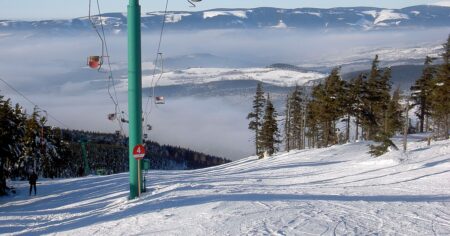 Krkonoše už jsou pasé. Našli jsme dobře ukryté lyžařské středisko, kde ceny padají na půlku a zážitek je přitom stále perfektní
