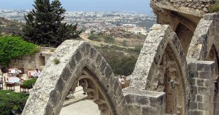 Cestovky vás vezmou na jih, na severu ale ušetříte. Tenhle evropský ostrov znají turisté jen z půlky a přitom prodělávají kalhoty a přicházejí o zážitky