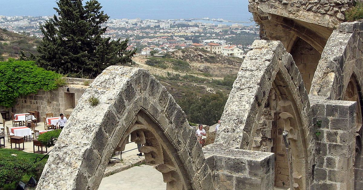 Cestovky vás vezmou na jih, na severu ale ušetříte. Tenhle evropský ostrov znají turisté jen z půlky a přitom prodělávají kalhoty a přicházejí o zážitky