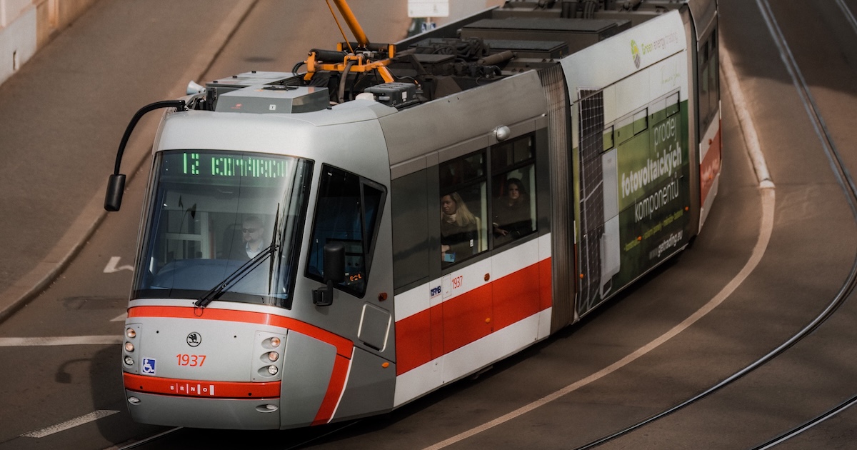 Mzda řidiče tramvaje v Praze: Částka, na kterou si v 99 % případů bez vysoké školy nesáhnete