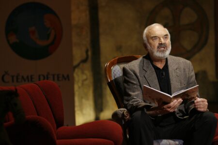 Kvíz: Nejznámější české osobnosti podle stručného popisu. Pokud projdete, patříte k elitě znalostního přehledu