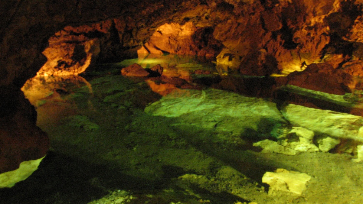 Většina Čechů vůbec netuší, kde máme naše největší podzemní jezero ani to, že se k němu lze dostat. Poetický název slibuje hodně