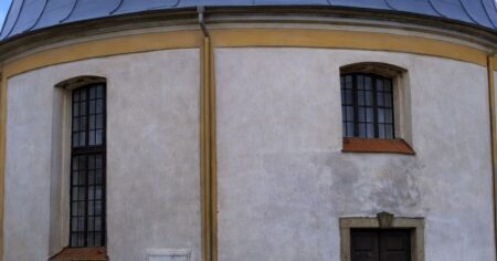 Záhadný levínský kocour mate turisty. Proč ho v kostele schovali za oltář? Na světě je jeden jediný