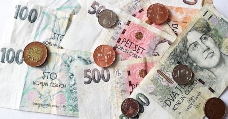 Zkontrolujte kód na své výroční tisícikoruně! Rozhoduje jediné písmeno, za které vám sběratelé okamžitě zaplatí majlant