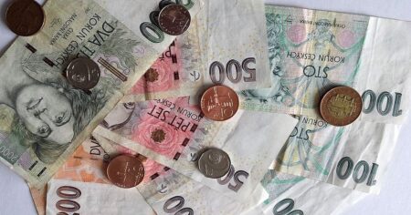 Banka razila mince náhodně a vy na tom můžete vydělat. Kovové padesátikoruny vám můžou pořádně vydělat