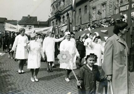 Socialismus v každodenních situacích, které dnes zní neuvěřitelně. 10 z 10 mají jen lidé, kteří to zažili na vlastní kůži