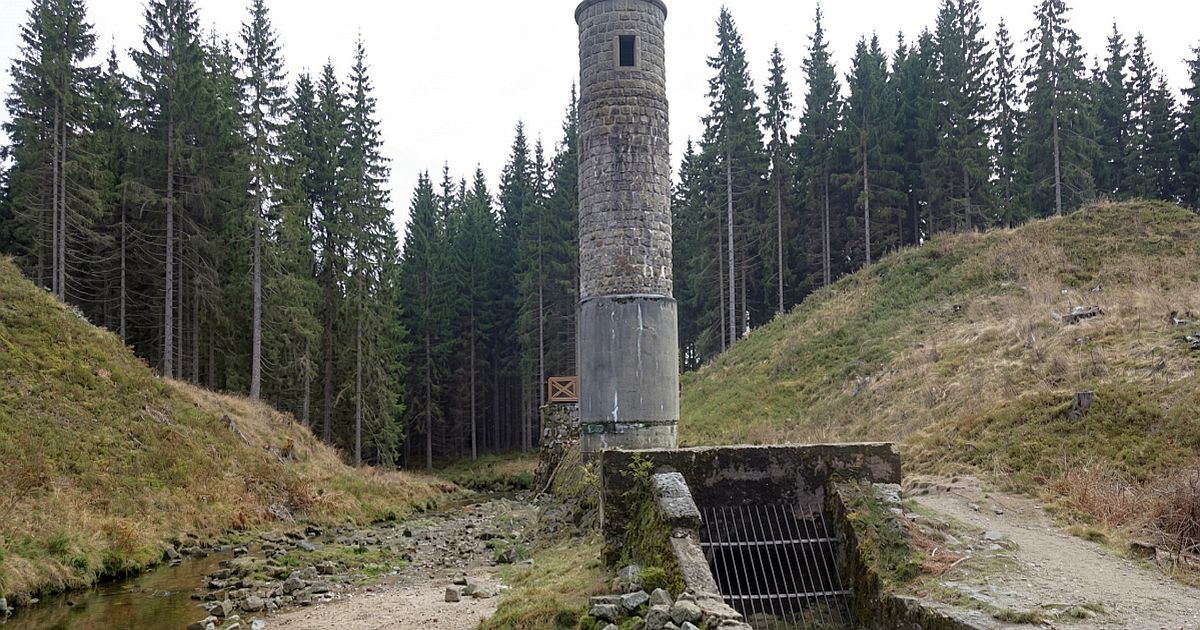 Připravovali oslavy jejího výročí, chvíli předtím se však přehrada rozhodla zabíjet. Tragédie nemá v Česku obdoby