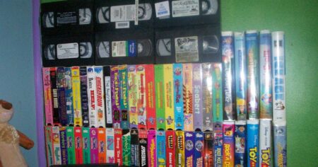 Máte doma staré VHS? Některé kazety mají hodnotu stovek tisíc. A to dokonce i pohádky