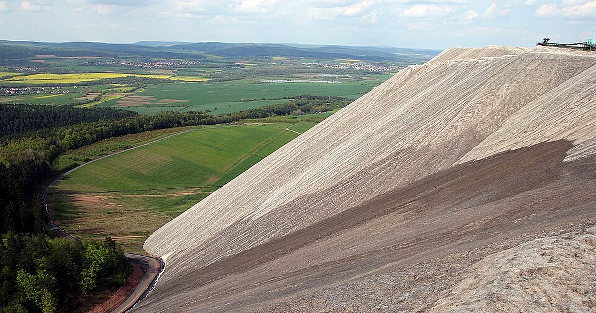 V Německu roste zvláštní hora. Místní z ní mají čím dál větší strach