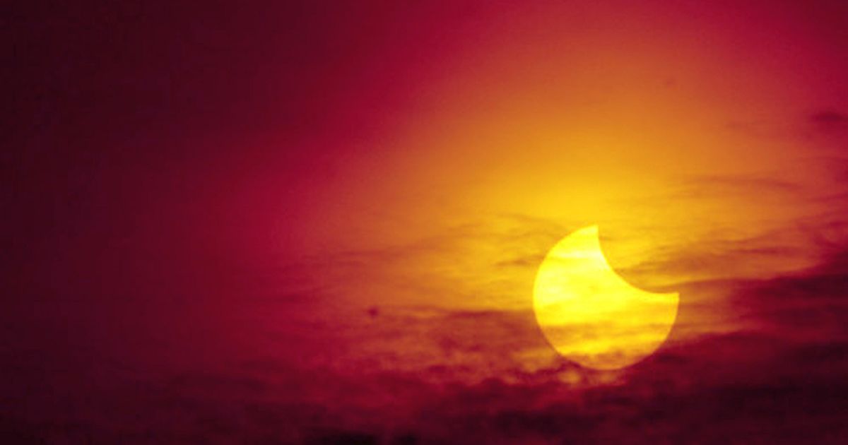 Česko čeká výjimečné zatmění Slunce. Tak výrazné už dlouho neuvidíme. Astronomové prozradili, odkud ho nejlépe pozorovat