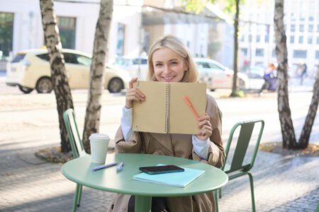 Dokázali byste držet tempo v soutěži Riskuj, kde rozhodují vteřiny? Stačí pár chyb a je jasné, kdo by ve hře neuspěl
