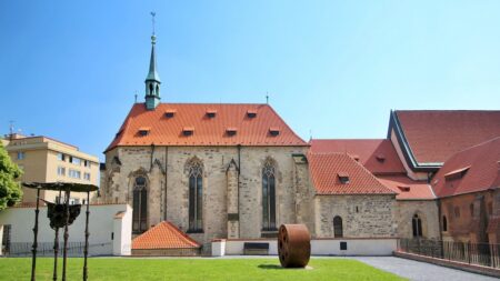 Zapomeňte na přeplněný Karlův most: Pár metrů od Staromáku je oáza, kde budete úplně sami