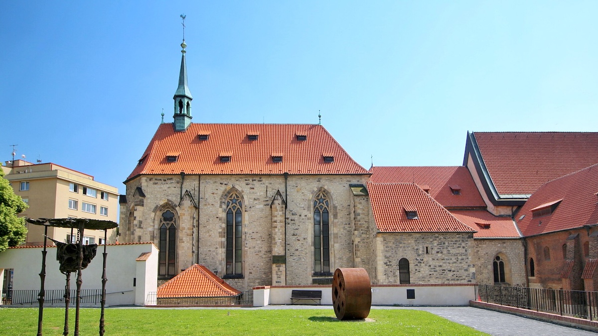 Zapomeňte na přeplněný Karlův most: Pár metrů od Staromáku je oáza, kde budete úplně sami