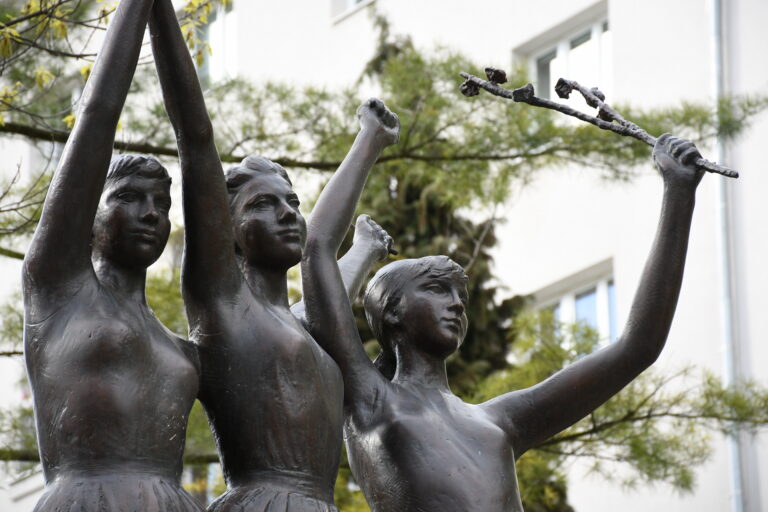 Československo před rokem 1989 a život, který se nedá vyčíst z učebnic. Kdo dá plný počet, zažil tu dobu naplno a nezapomněl